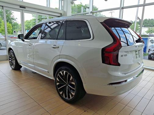 2025 Volvo XC90 Plug-In Hybrid T8 (2025.5) Plus 7-Seater