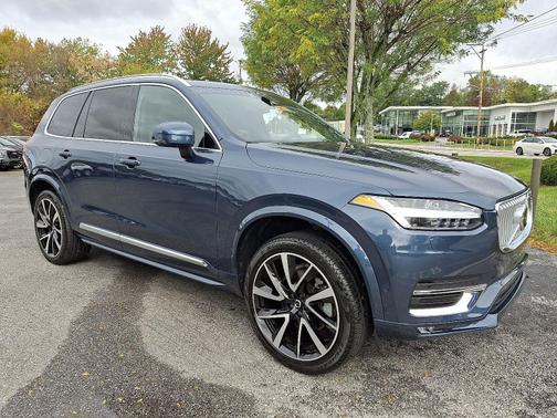 2024 Volvo XC90 B5 AWD Plus Bright Theme 7-Passengers