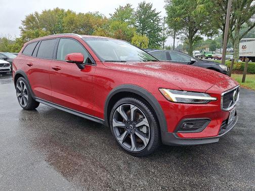2024 Volvo V60 Cross Country B5 AWD Plus