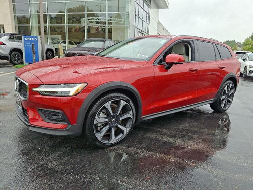 2024 Volvo V60 Cross Country B5 AWD Plus