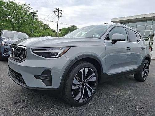 Vapour Grey 2024 Volvo XC40 Ultimate Bright Theme