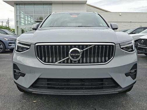 Vapour Grey 2024 Volvo XC40 Ultimate Bright Theme