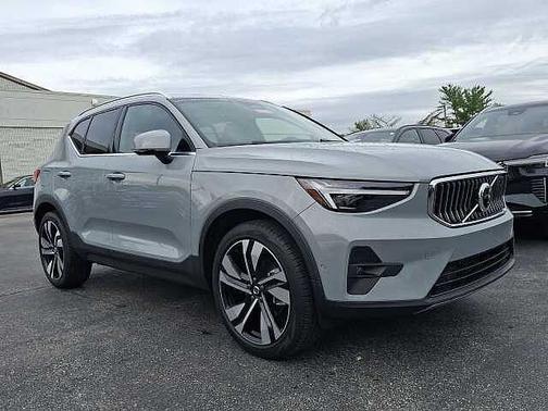 Vapour Grey 2024 Volvo XC40 Ultimate Bright Theme