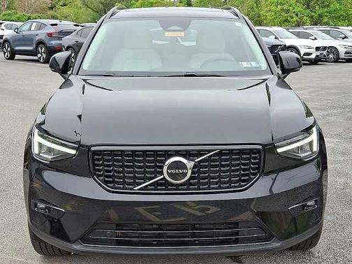 Onyx Black 2023 Volvo XC40 Plus