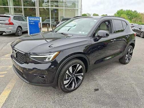 Onyx Black 2023 Volvo XC40 Plus