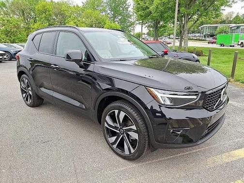 Onyx Black 2023 Volvo XC40 Plus