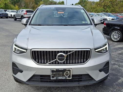 2025 Volvo XC40 B5 AWD Core Bright Theme