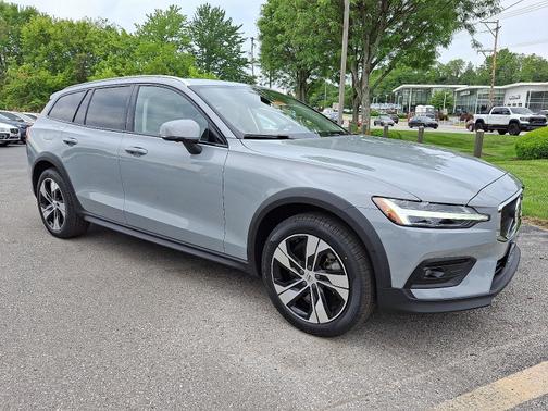 2024 Volvo V60 Cross Country B5 AWD Plus