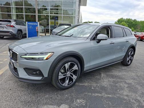2024 Volvo V60 Cross Country B5 AWD Plus