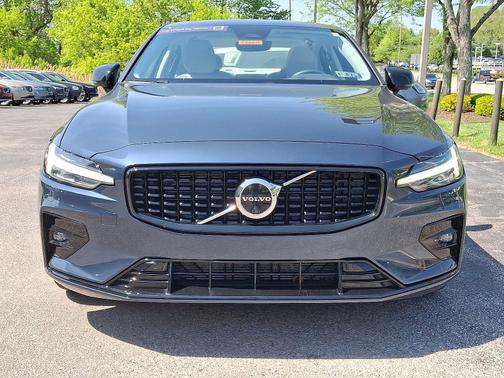 2024 Volvo S60 B5 AWD Plus Dark Theme