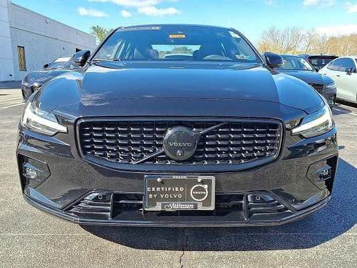 Onyx Black 2024 Volvo S60 Plus