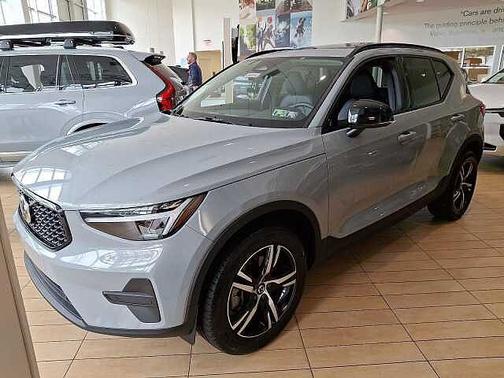 Vapour Grey 2026 Volvo XC40 B5 Core