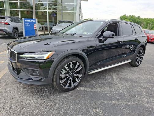 2023 Volvo V60 Cross Country B5 AWD Ultimate