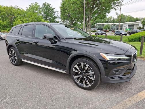 2023 Volvo V60 Cross Country B5 AWD Ultimate