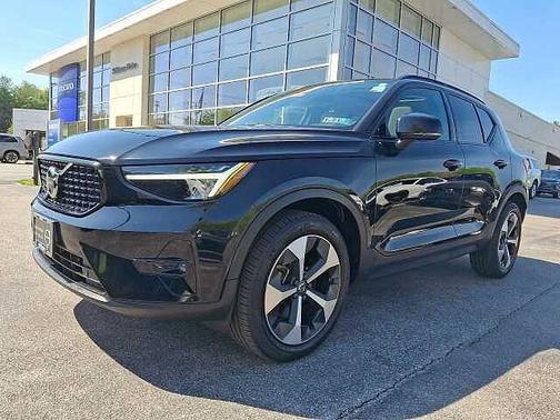Onyx Black 2024 Volvo XC40 Plus
