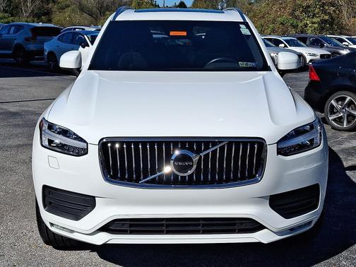 2022 Volvo XC90 T6 AWD Momentum 7-Passengers