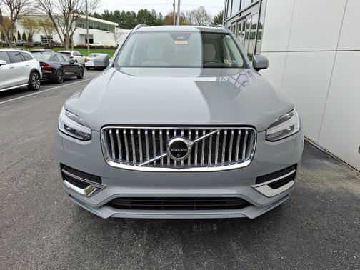 2024 Volvo XC90 B6 AWD Plus Bright Theme 7-Passenger
