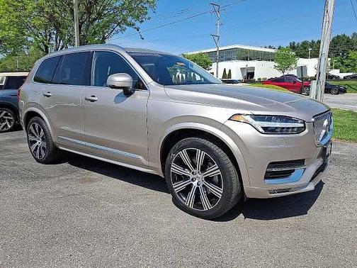 2023 Volvo XC90 B6 AWD Ultimate Bright Theme 7-Passengers