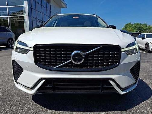 Crystal White 2023 Volvo XC60 Plus