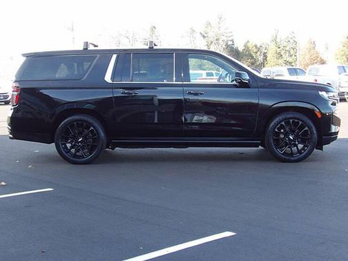 2022 Chevrolet Suburban 4WD High Country