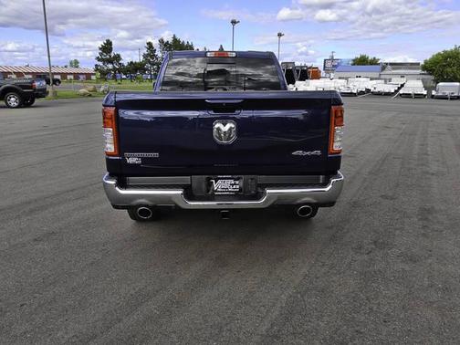 Patriot Blue Pearlcoat 2022 RAM 1500 Big Horn/Lone Star