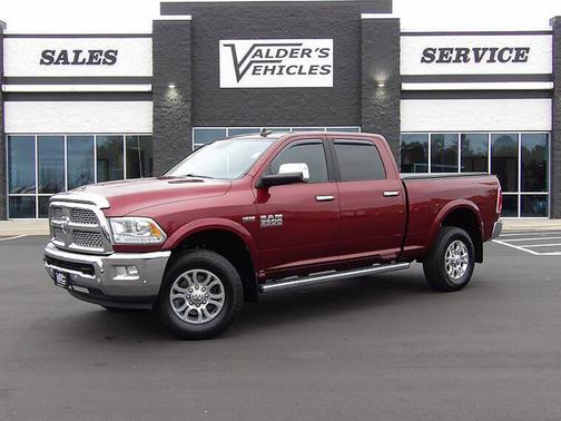 2017 RAM 3500 Laramie Crew Cab 4x4 6'4' Box