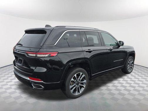 2022 Jeep Grand Cherokee Overland