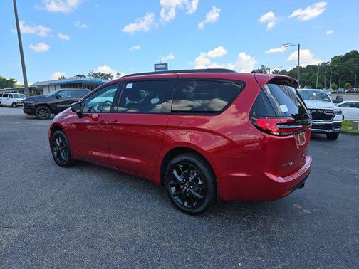 2026 Chrysler Pacifica Limited