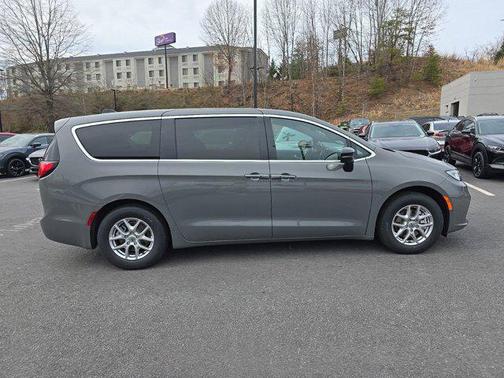2025 Chrysler Pacifica L
