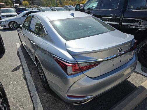 2023 Lexus ES 350 Base