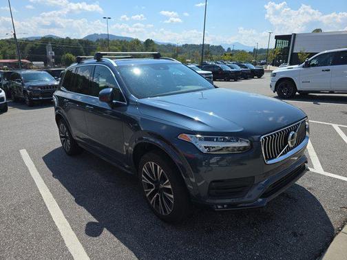 2021 Volvo XC90 T6 Momentum