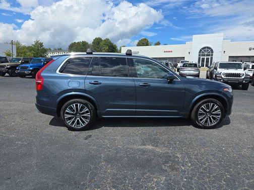 2021 Volvo XC90 T6 Momentum
