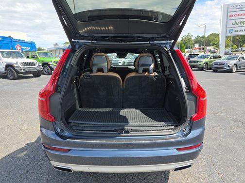 2021 Volvo XC90 T6 Momentum