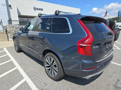 2021 Volvo XC90 T6 Momentum