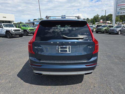 2021 Volvo XC90 T6 Momentum