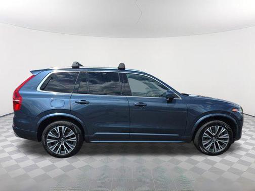 2021 Volvo XC90 T6 Momentum