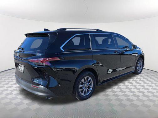 2021 Toyota Sienna LE
