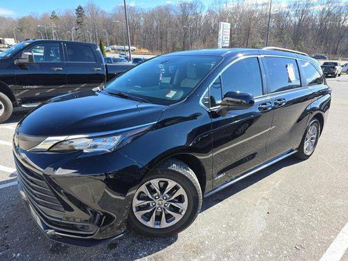 2021 Toyota Sienna LE