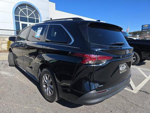 2021 Toyota Sienna LE