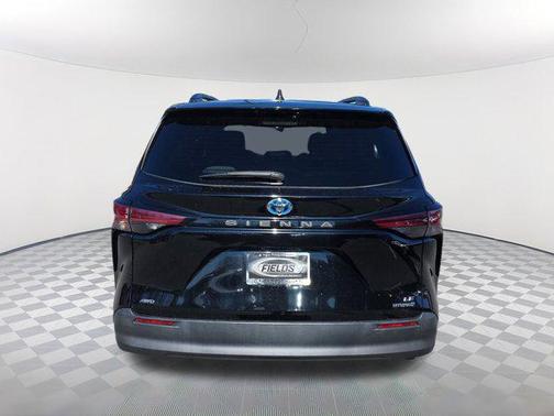 2021 Toyota Sienna LE