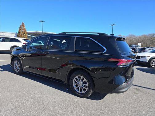 2021 Toyota Sienna LE