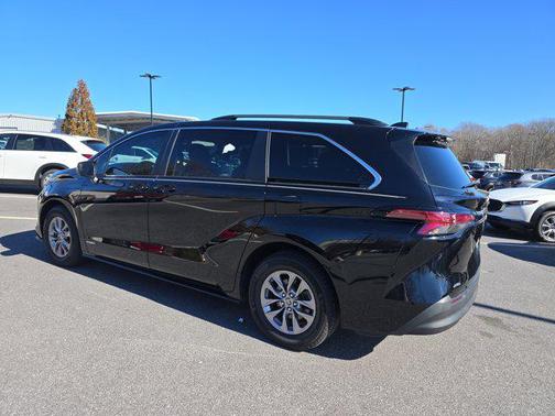 2021 Toyota Sienna LE
