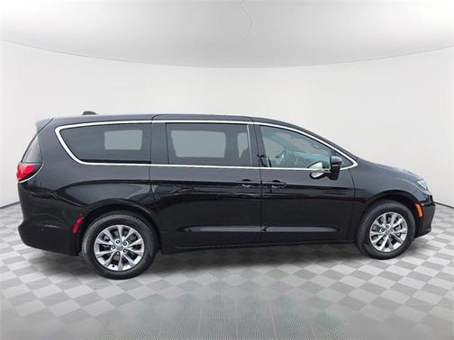 2025 Chrysler Pacifica L