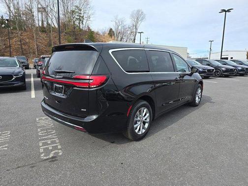 2025 Chrysler Pacifica L