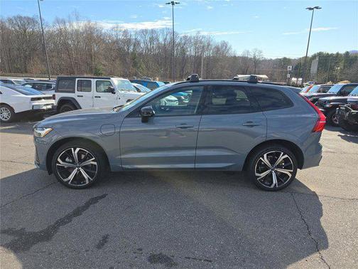 2022 Volvo XC60 Recharge Plug-In Hybrid T8 R-Design