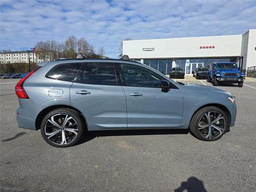 2022 Volvo XC60 Recharge Plug-In Hybrid T8 R-Design