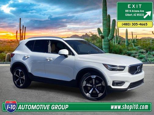 Crystal White Metallic 2019 Volvo XC40 T4 Inscription