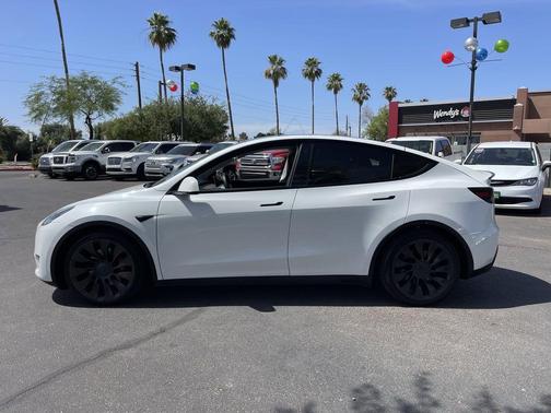 Pearl White Multi 2022 Tesla Model Y Performance