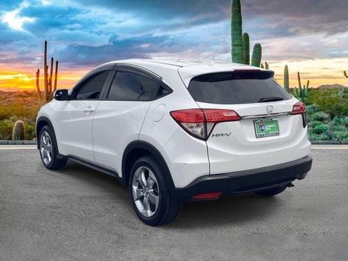 Platinum White Pearl 2019 Honda HR-V LX