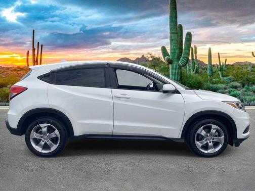 Platinum White Pearl 2019 Honda HR-V LX